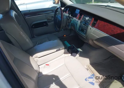 2005 Lincoln Town Car Signature Limited z USA, uszkodzony, nr VIN 1LNHM82W65Y664248